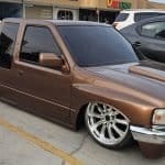 Spot of the Day 3 : Lowrider Toyota Hilux