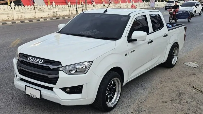 Spot of the Day 8 : White DMAX