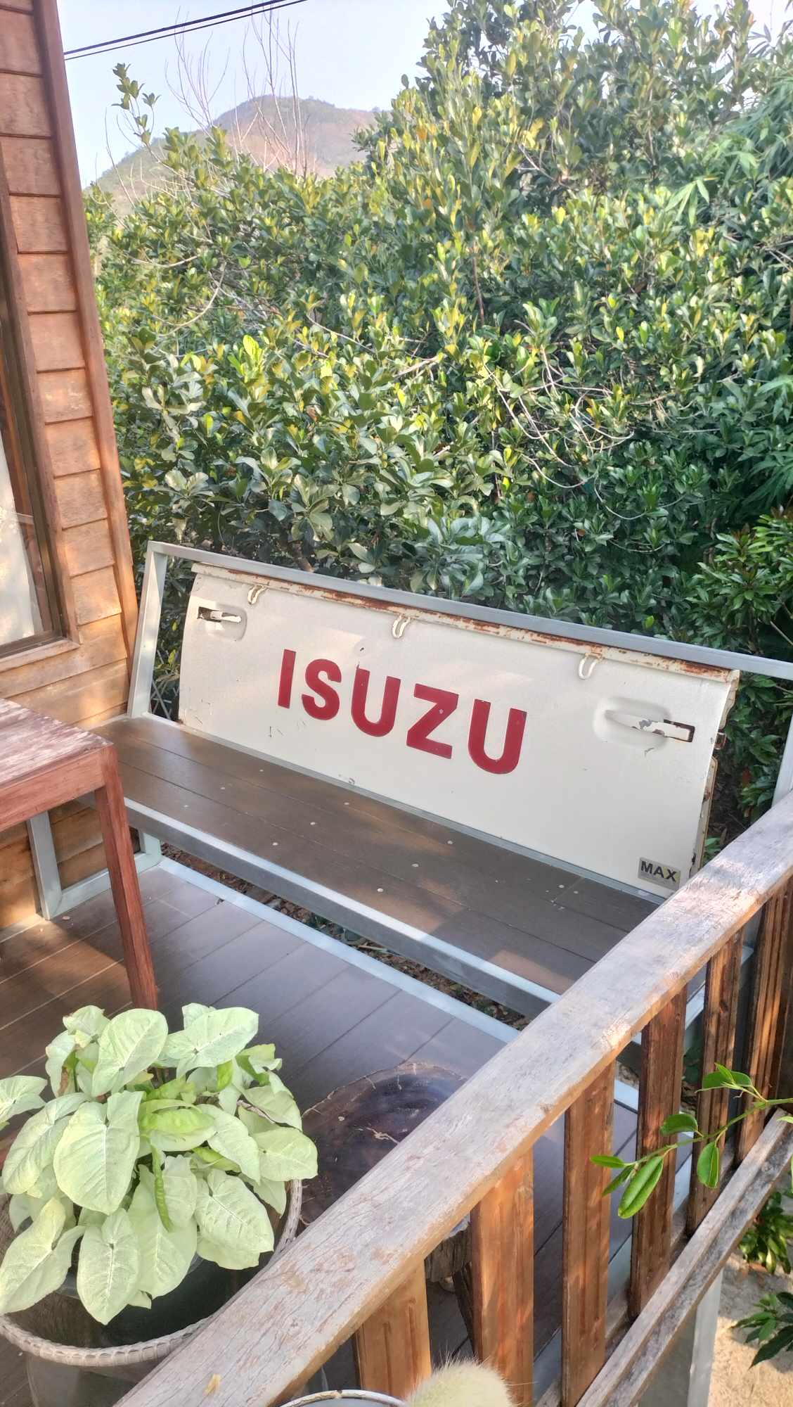 You are currently viewing Spot of the Day 13 : Isuzu Tailgate Seat