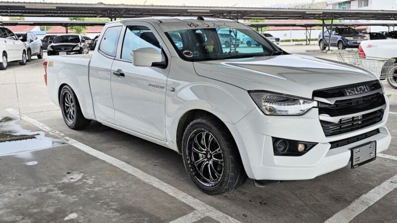 Spot of the Day 9 : More White DMAX Love